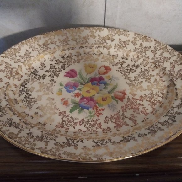 10 1/2" X 14" Oval "Old English Sampler" Serving P - Picture 2 of 4